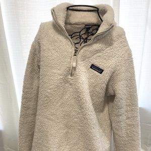 Woman’s Patagonia medium half zip Sherpa style fleece, medium